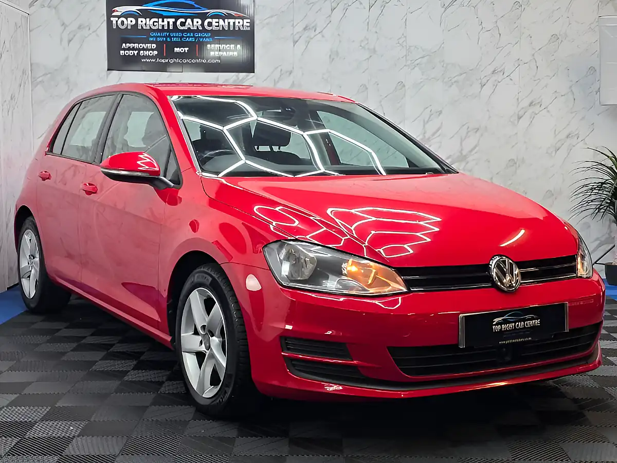 Used 2013 Volkswagen Golf Bluemotion Tech Se Red - Front View