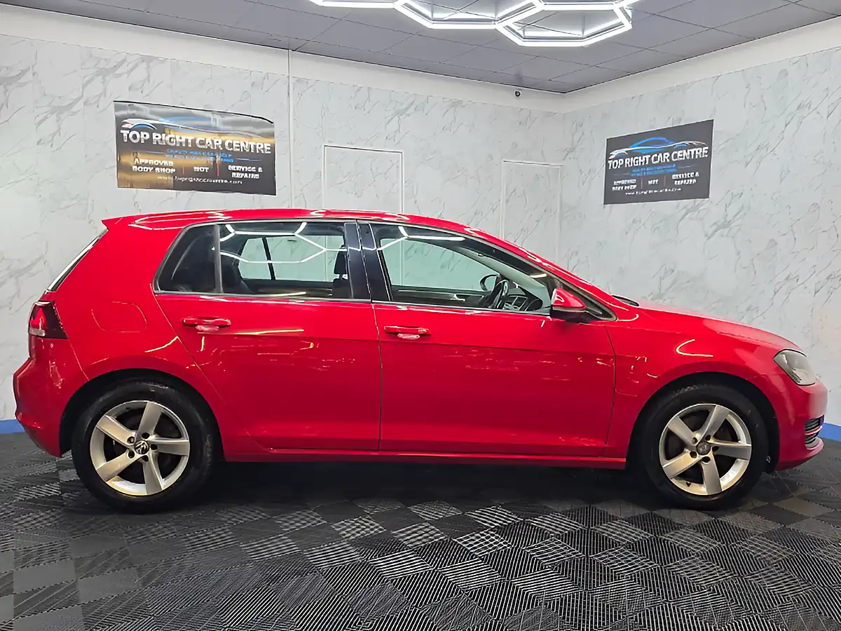 Used 2013 Volkswagen Golf Bluemotion Tech Se Red - Interior and Exterior details 7
