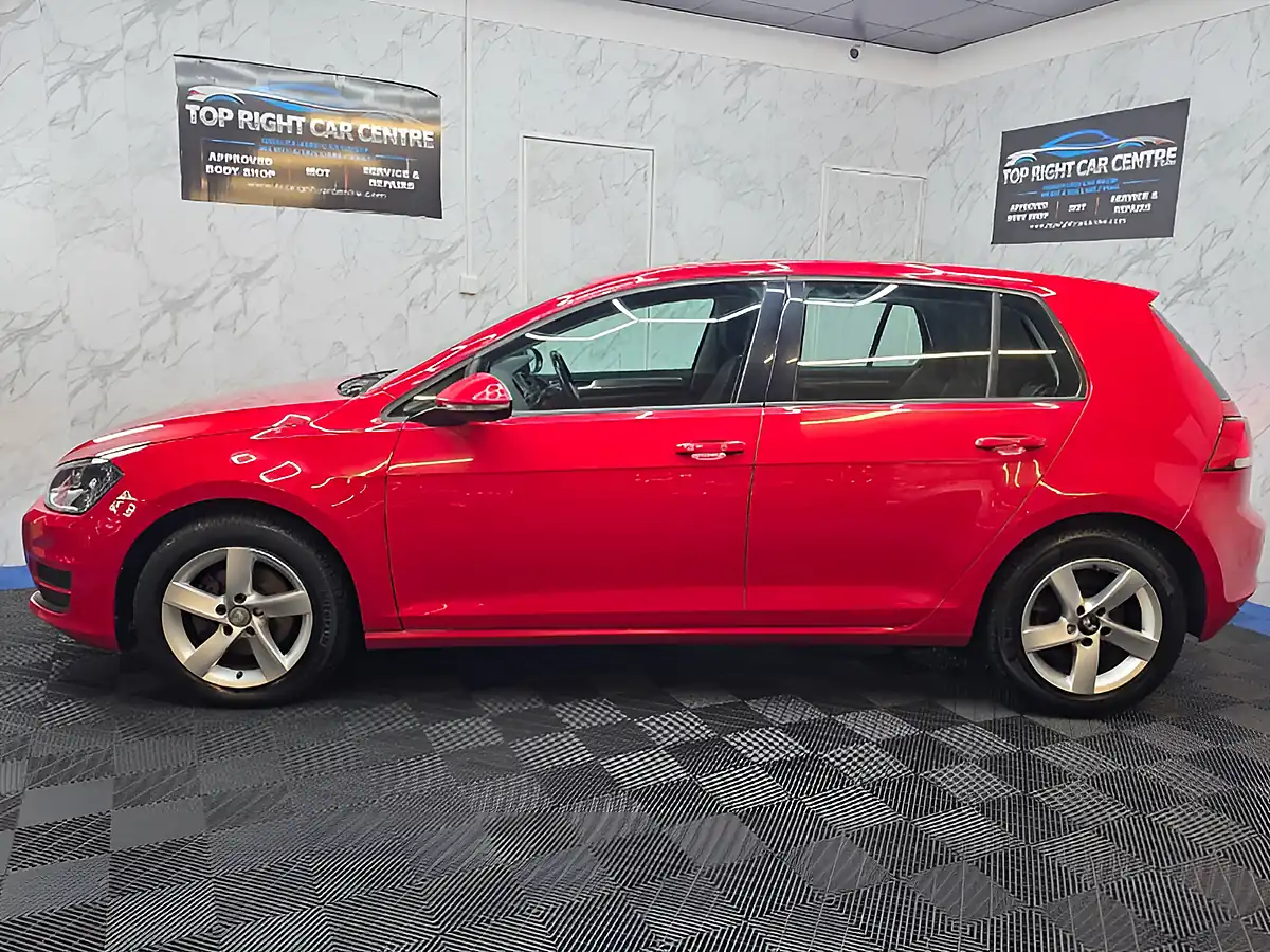 Used 2013 Volkswagen Golf Bluemotion Tech Se Red - Interior and Exterior details 9