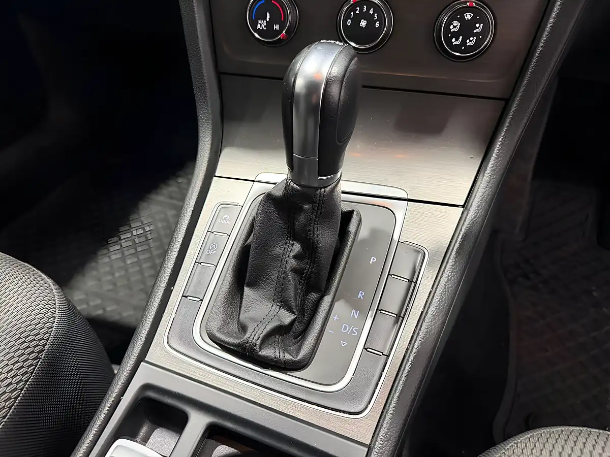 Used 2013 Volkswagen Golf Bluemotion Tech Se Silver - Interior and Exterior details 14