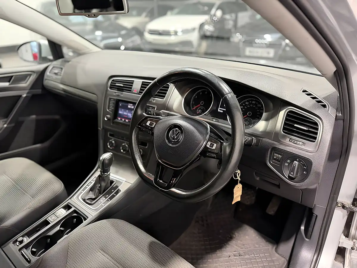 Used 2013 Volkswagen Golf Bluemotion Tech Se Silver - Interior and Exterior details 15