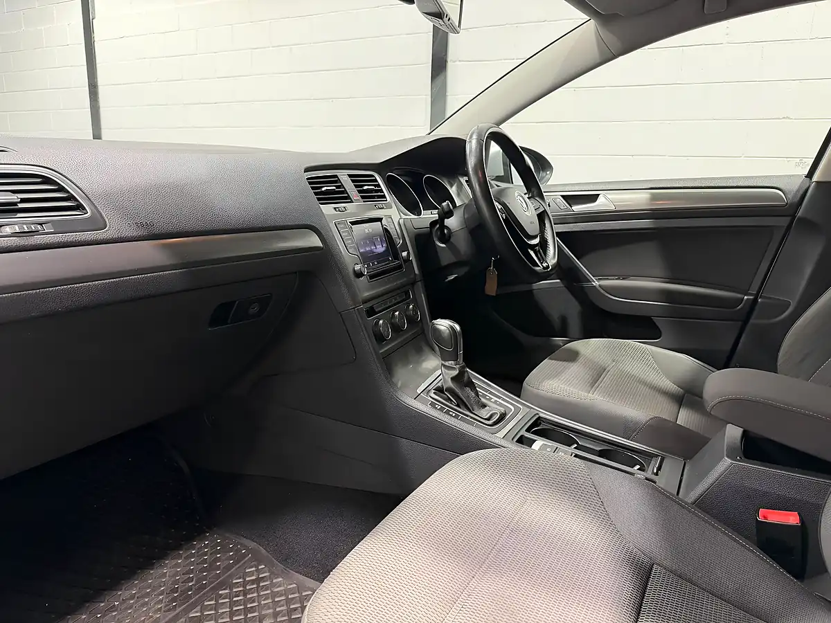Used 2013 Volkswagen Golf Bluemotion Tech Se Silver - Interior and Exterior details 16