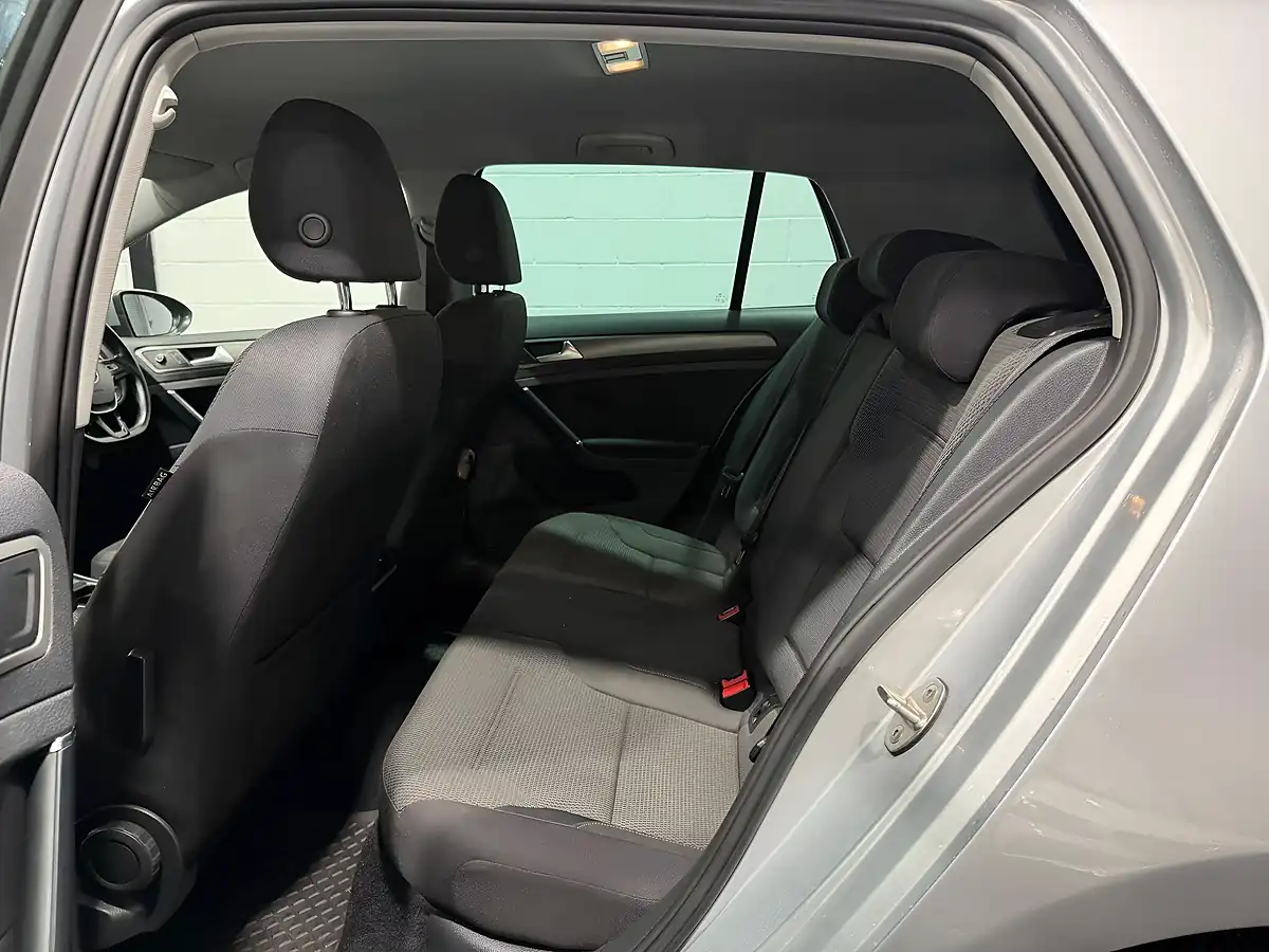 Used 2013 Volkswagen Golf Bluemotion Tech Se Silver - Interior and Exterior details 19