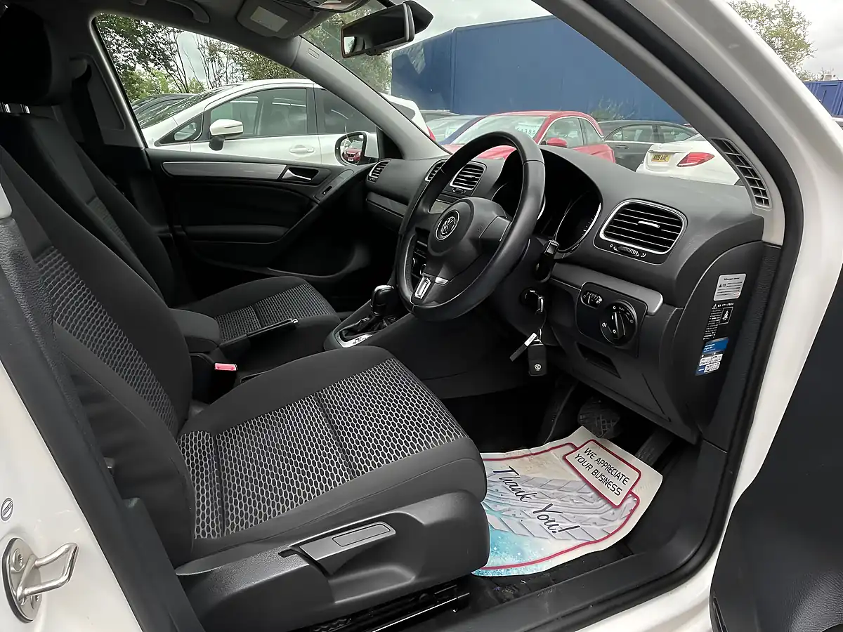 Used 2013 Volkswagen Golf Bluemotion White - Interior and Exterior details 10