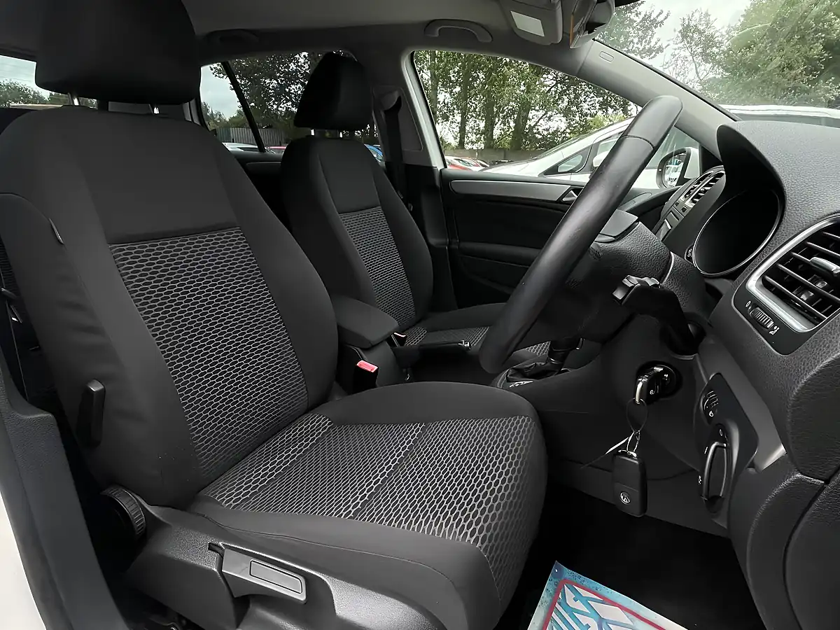 Used 2013 Volkswagen Golf Bluemotion White - Interior and Exterior details 11