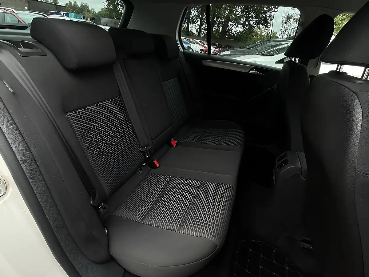 Used 2013 Volkswagen Golf Bluemotion White - Interior and Exterior details 12