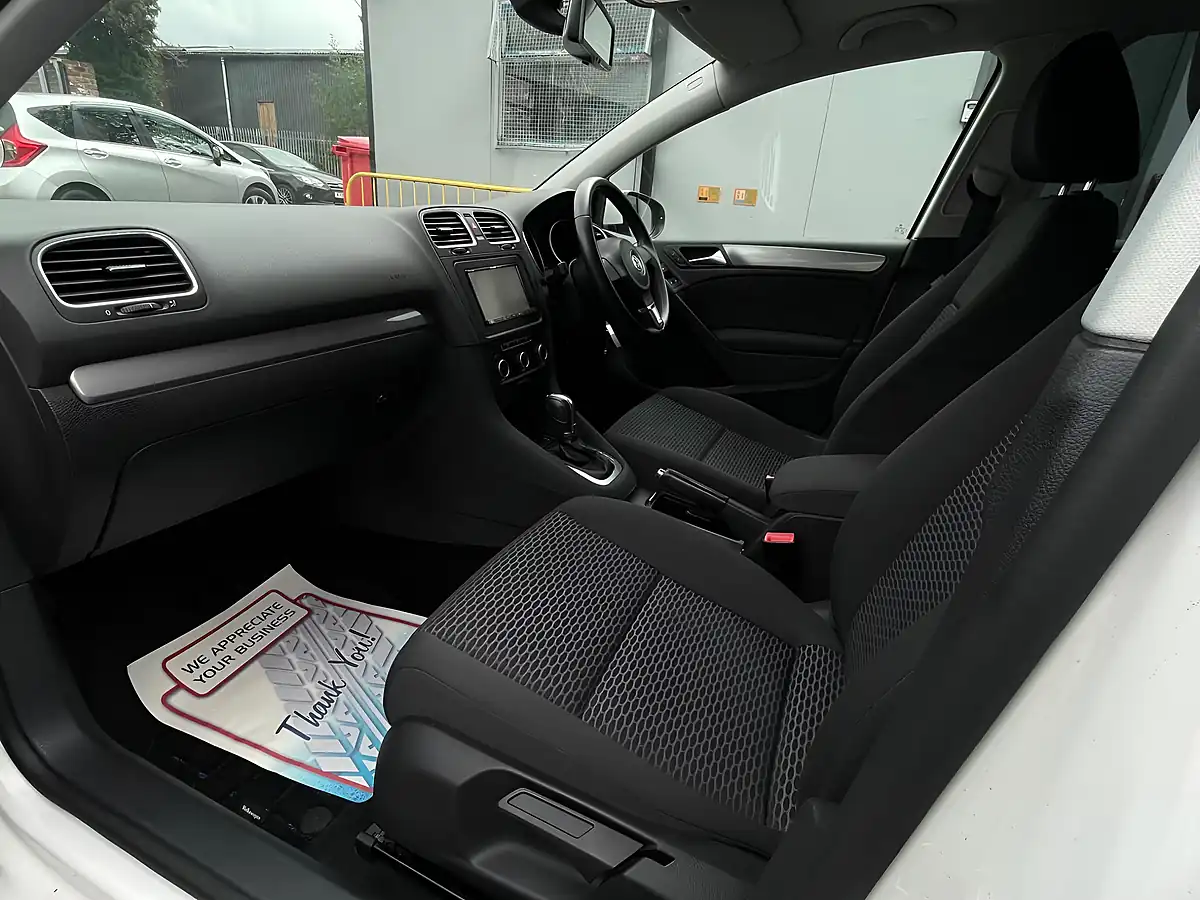 Used 2013 Volkswagen Golf Bluemotion White - Interior and Exterior details 13