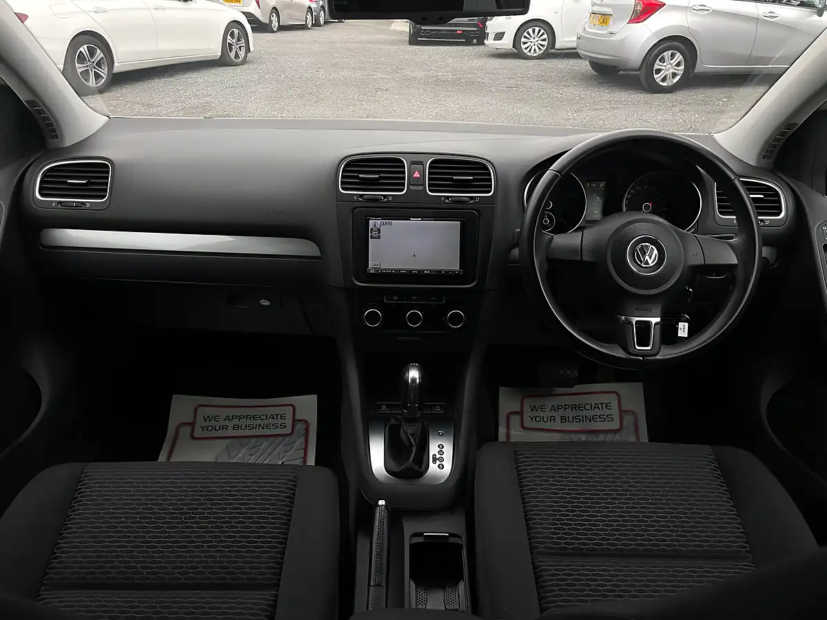 Used 2013 Volkswagen Golf Bluemotion White - Interior and Exterior details 15
