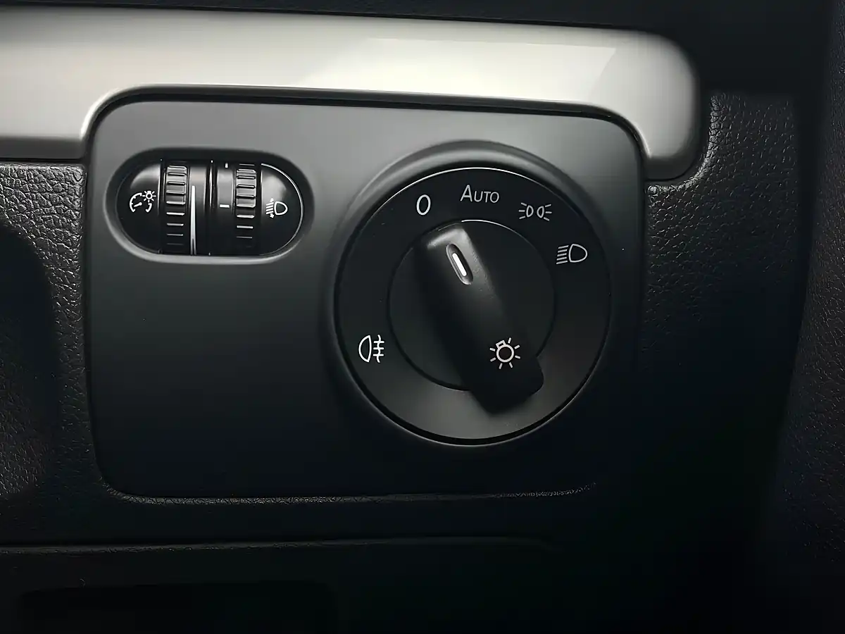 Used 2013 Volkswagen Golf Bluemotion White - Interior and Exterior details 19