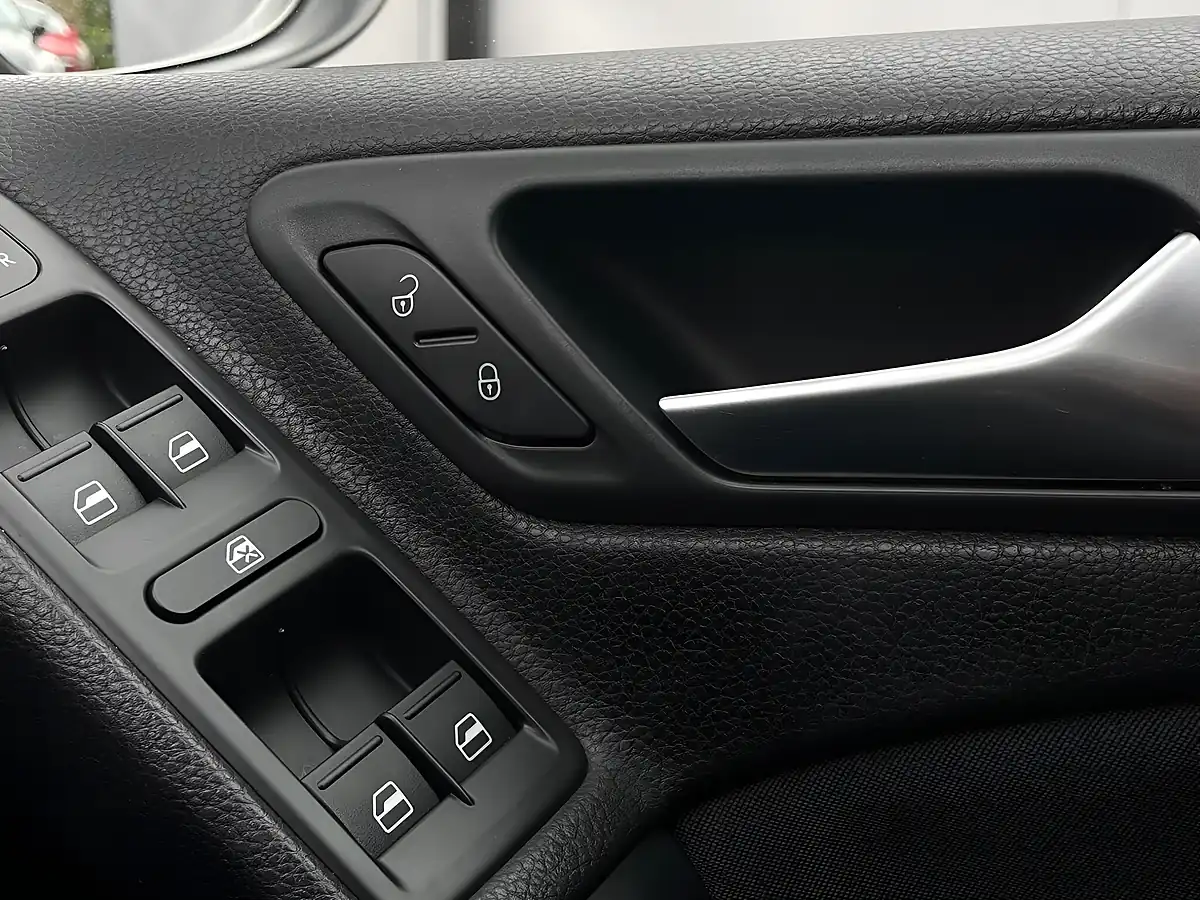 Used 2013 Volkswagen Golf Bluemotion White - Interior and Exterior details 20