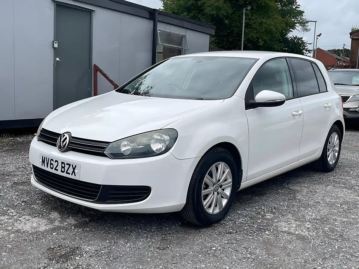 Used 2013 Volkswagen Golf Bluemotion White - Interior and Exterior details 3