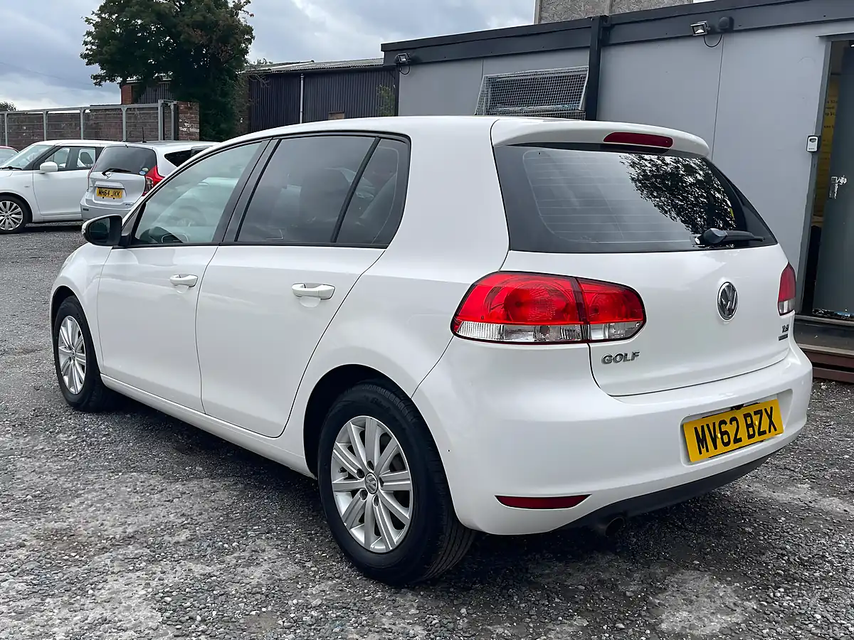 Used 2013 Volkswagen Golf Bluemotion White - Interior and Exterior details 5