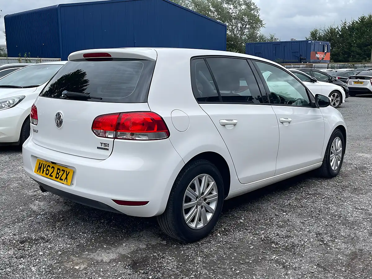 Used 2013 Volkswagen Golf Bluemotion White - Interior and Exterior details 8