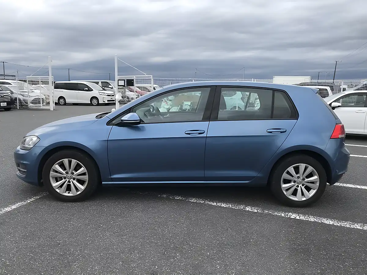 Used 2013 Volkswagen Golf Comfortline Blue - Interior and Exterior details 5