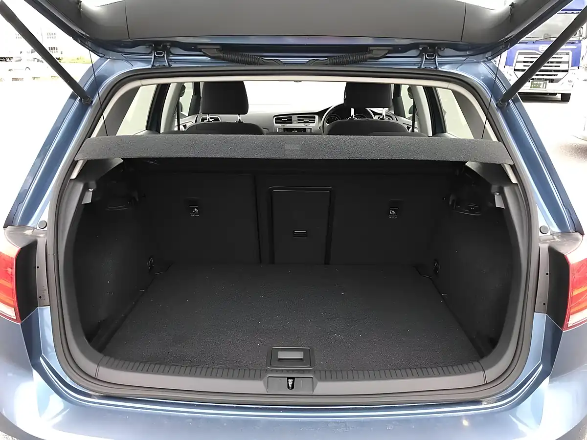 Used 2013 Volkswagen Golf Comfortline Blue - Interior and Exterior details 7