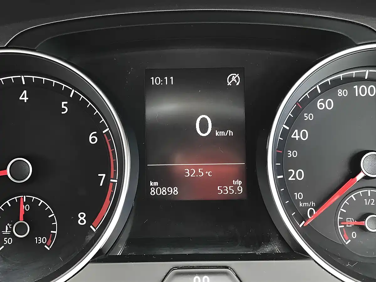 Used 2013 Volkswagen Golf Comfortline Blue Motion Silver - Interior and Exterior details 12