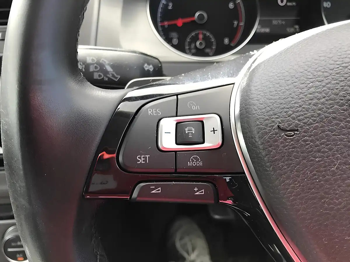 Used 2013 Volkswagen Golf Comfortline Blue Motion Silver - Interior and Exterior details 13