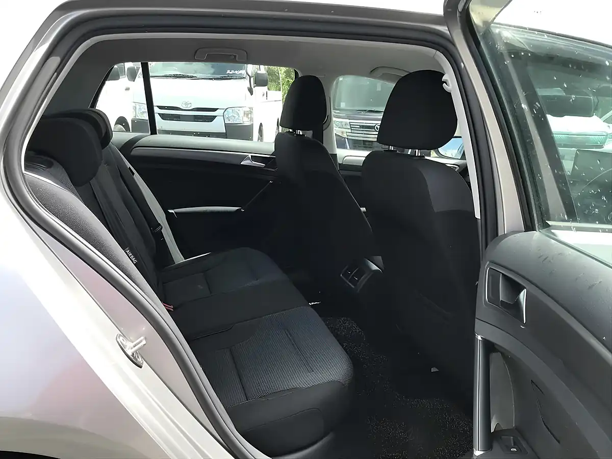 Used 2013 Volkswagen Golf Comfortline Blue Motion Silver - Interior and Exterior details 19