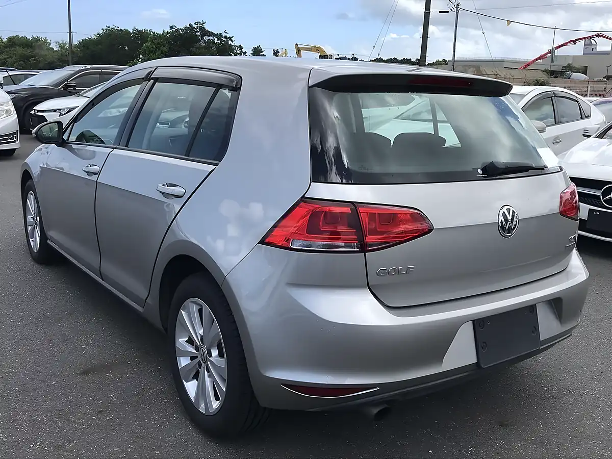 Used 2013 Volkswagen Golf Comfortline Blue Motion Silver - Interior and Exterior details 3