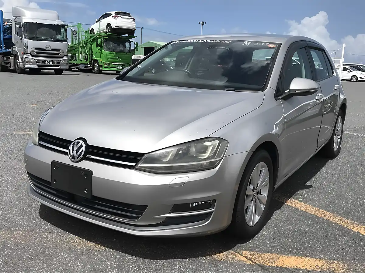 Used 2013 Volkswagen Golf Comfortline Blue Motion Silver - Interior and Exterior details 4