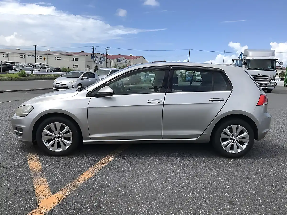 Used 2013 Volkswagen Golf Comfortline Blue Motion Silver - Interior and Exterior details 5