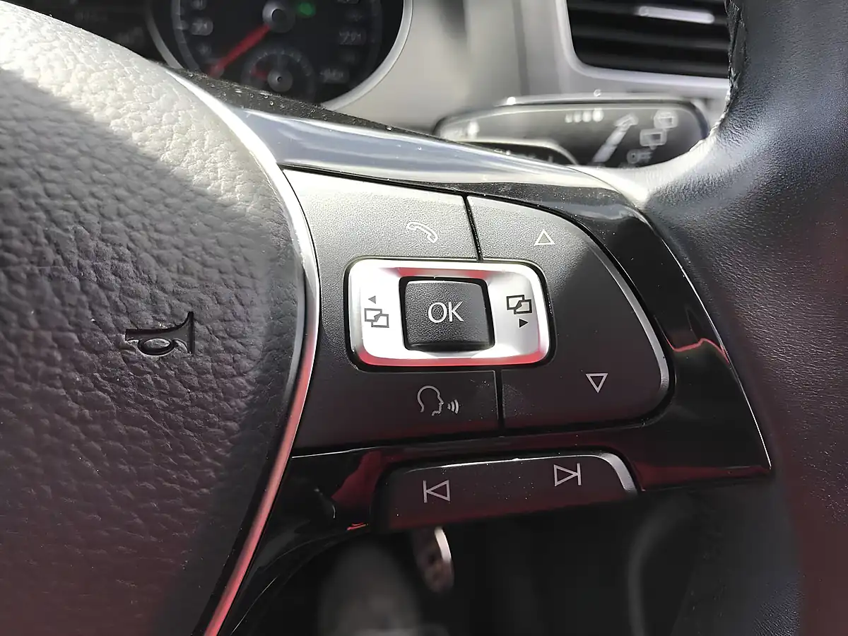 Used 2013 Volkswagen Golf Comfortline Blue Motion White - Interior and Exterior details 13