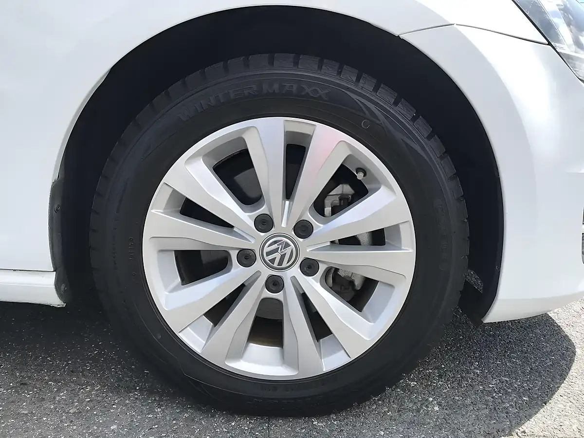 Used 2013 Volkswagen Golf Comfortline Blue Motion White - Interior and Exterior details 18