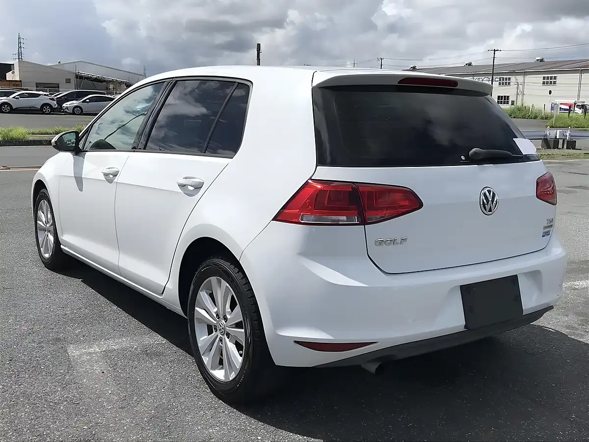 Used 2013 Volkswagen Golf Comfortline Blue Motion White - Interior and Exterior details 3