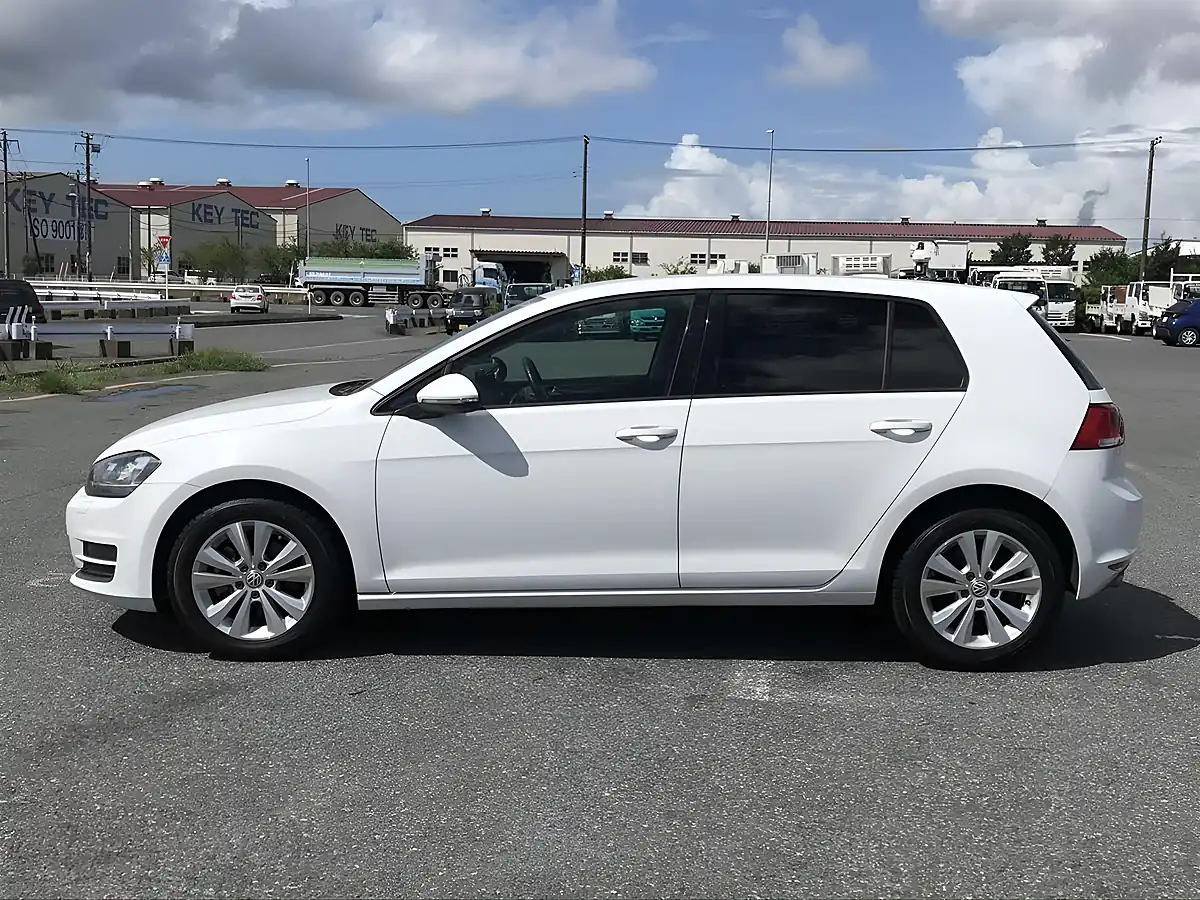 Used 2013 Volkswagen Golf Comfortline Blue Motion White - Interior and Exterior details 5