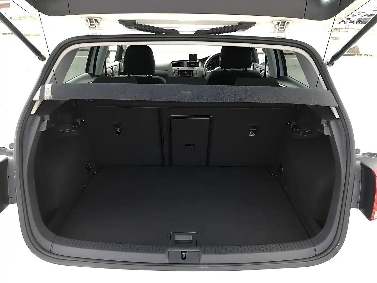 Used 2013 Volkswagen Golf Comfortline Blue Motion White - Interior and Exterior details 7