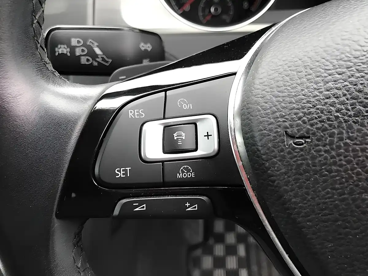 Used 2013 Volkswagen Golf Comfortline Blue Motion White - Interior and Exterior details 11