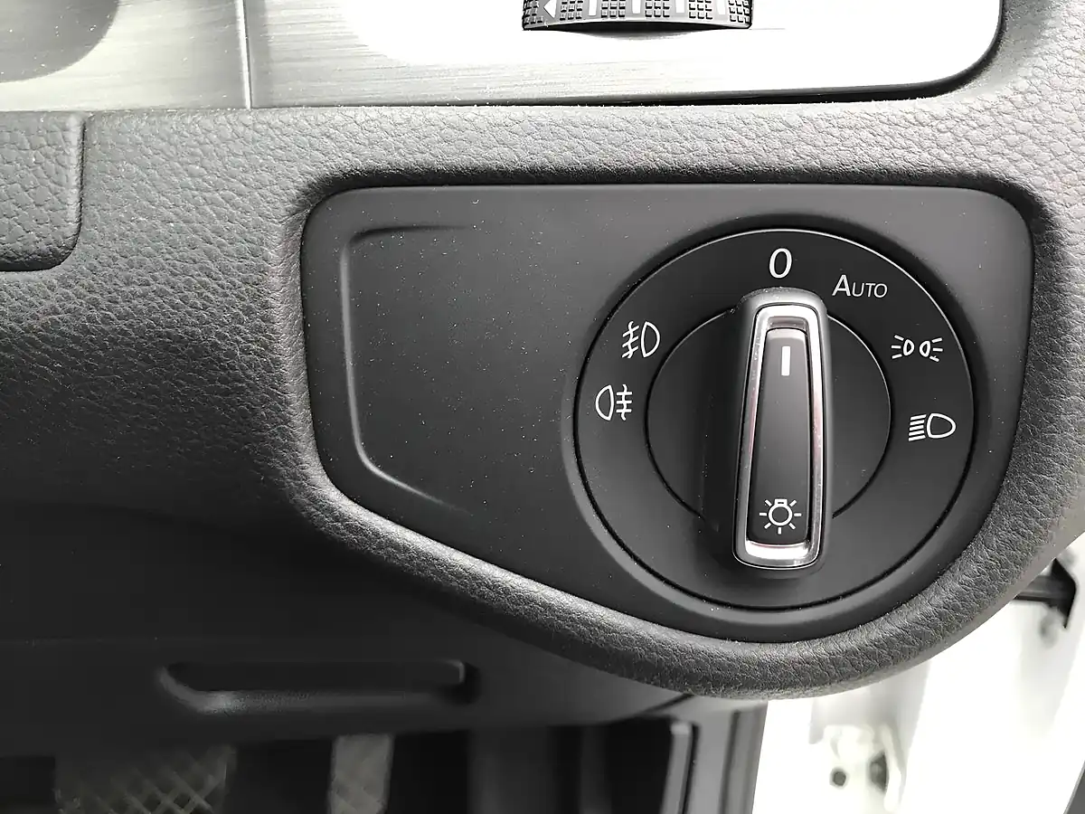 Used 2013 Volkswagen Golf Comfortline Blue Motion White - Interior and Exterior details 15