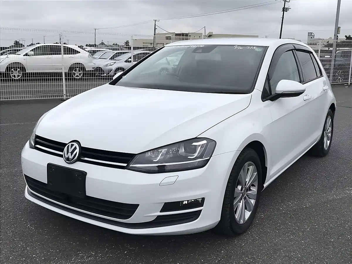 Used 2013 Volkswagen Golf Comfortline Blue Motion White - Interior and Exterior details 3