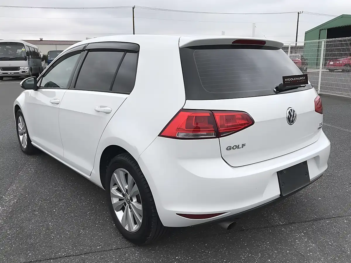Used 2013 Volkswagen Golf Comfortline Blue Motion White - Interior and Exterior details 4