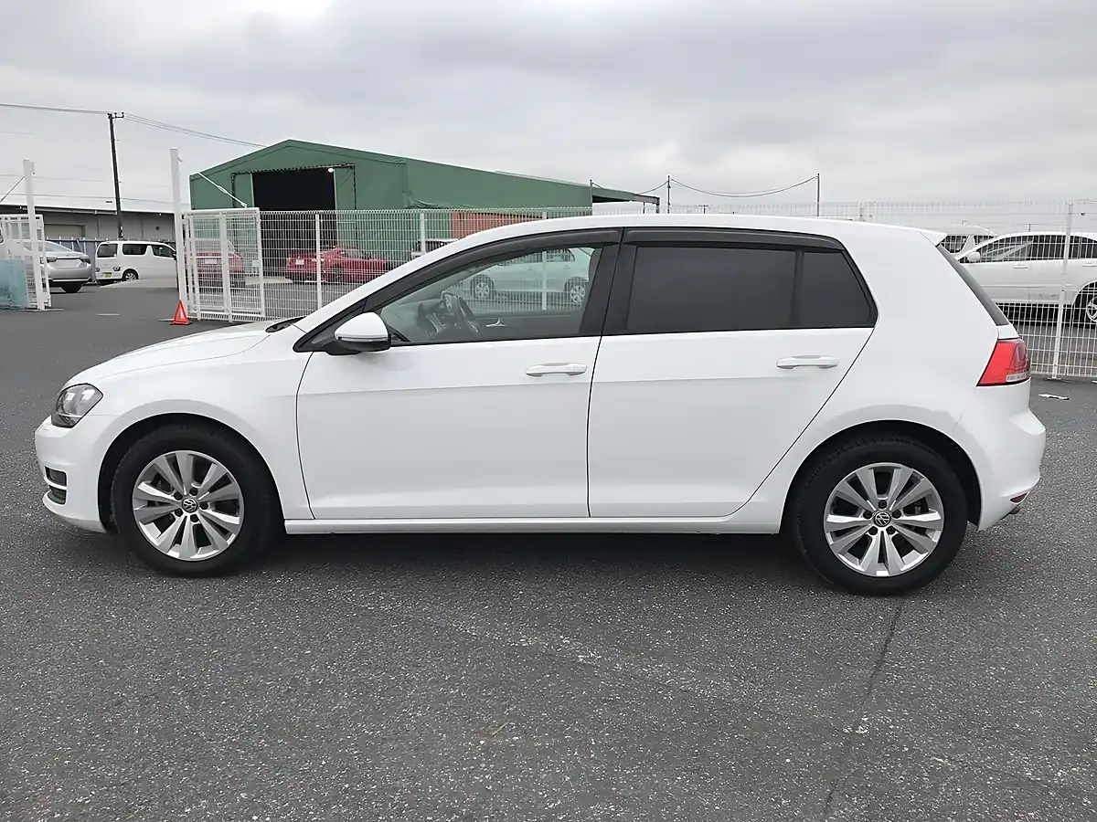 Used 2013 Volkswagen Golf Comfortline Blue Motion White - Interior and Exterior details 5
