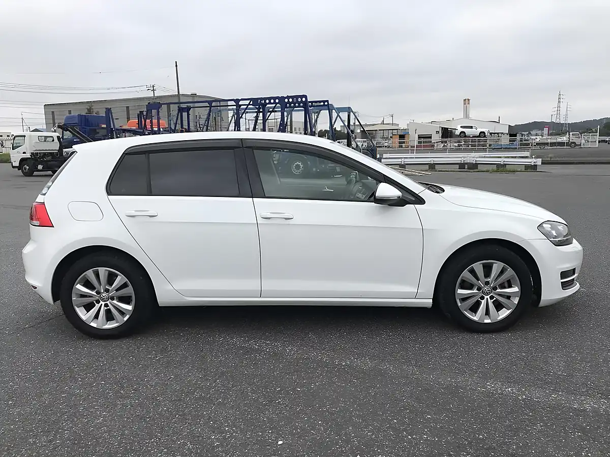 Used 2013 Volkswagen Golf Comfortline Blue Motion White - Interior and Exterior details 6