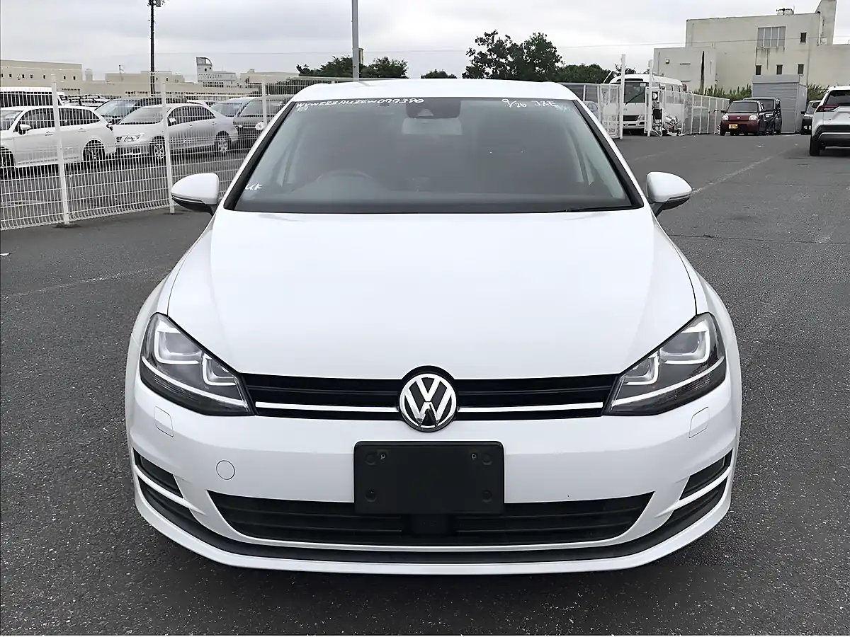Used 2013 Volkswagen Golf Comfortline Blue Motion White - Interior and Exterior details 8