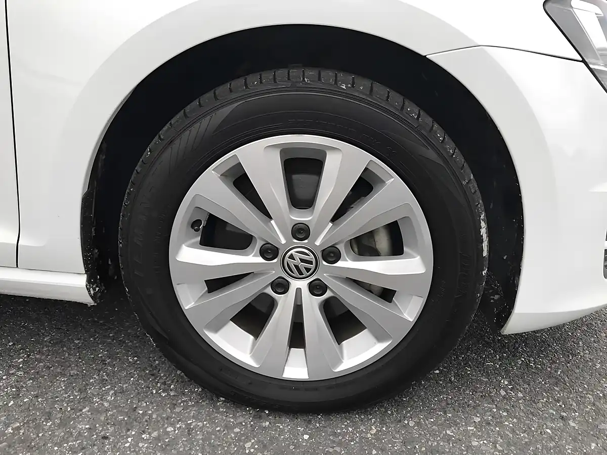Used 2013 Volkswagen Golf Comfortline Blue Motion White - Interior and Exterior details 9