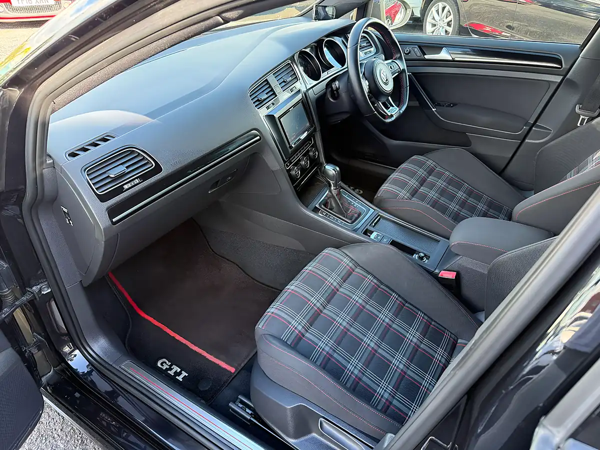 Used 2013 Volkswagen Golf GTI Bluemotion Tech Black - Interior and Exterior details 12