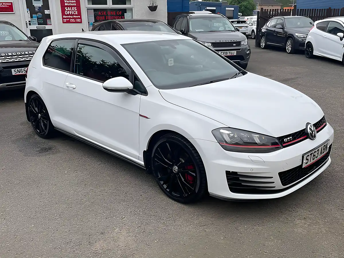 Used 2013 Volkswagen Golf GTI Performance White - Interior and Exterior details 10