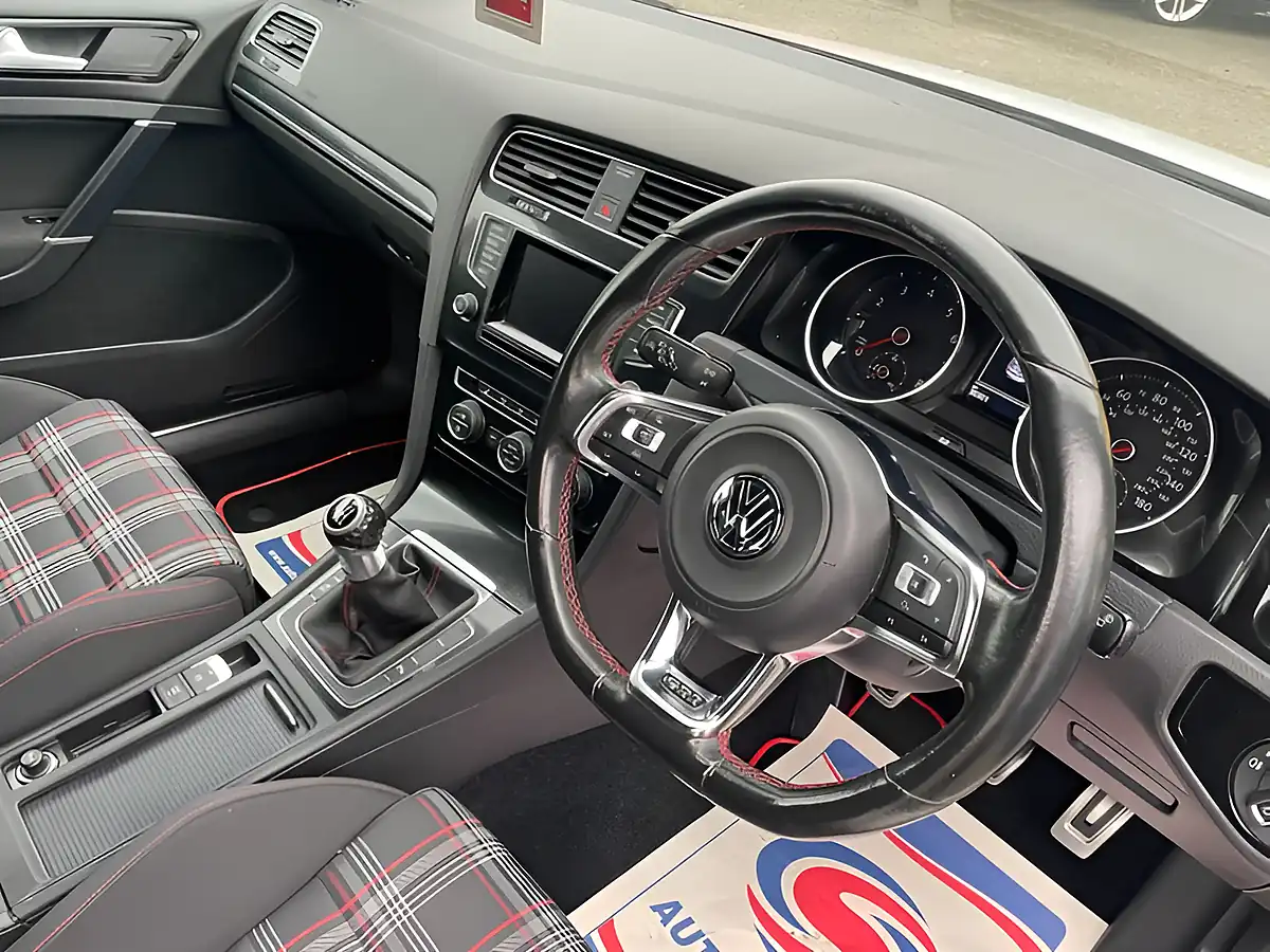 Used 2013 Volkswagen Golf GTI Performance White - Interior and Exterior details 13