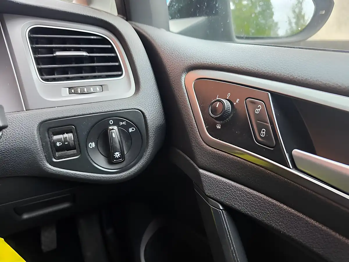 Used 2013 Volkswagen Golf S Black - Interior and Exterior details 20