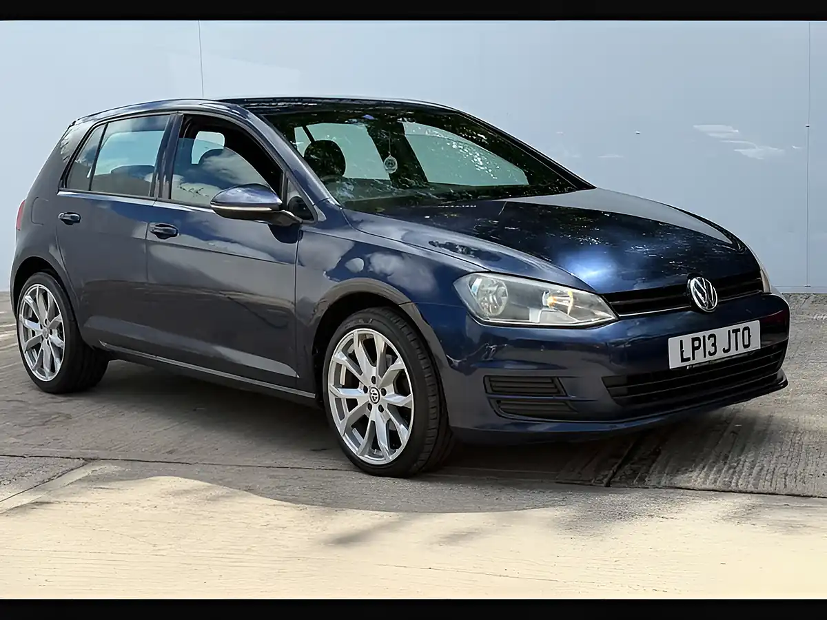 Used 2013 Volkswagen Golf S Bluemotion Technology Night Blue - Front View