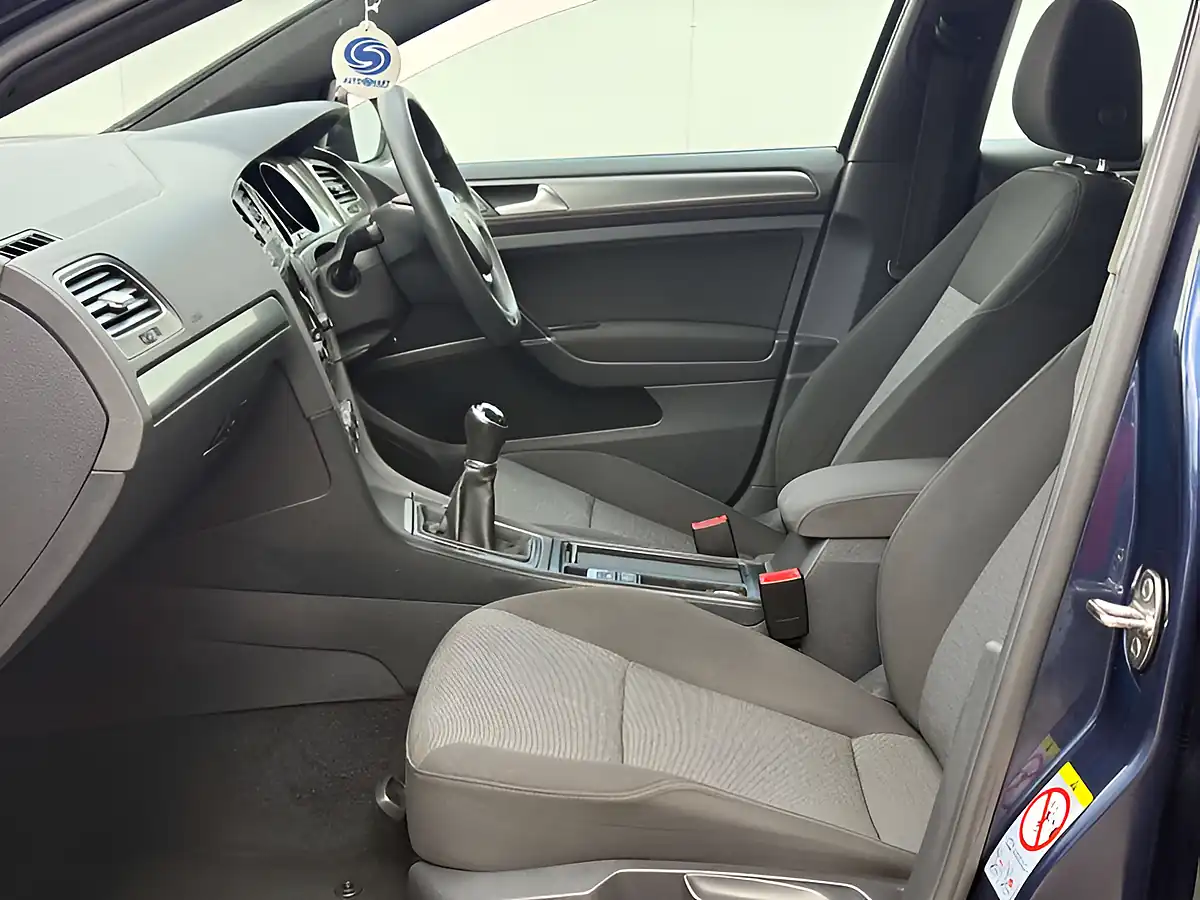 Used 2013 Volkswagen Golf S Bluemotion Technology Night Blue - Interior and Exterior details 15
