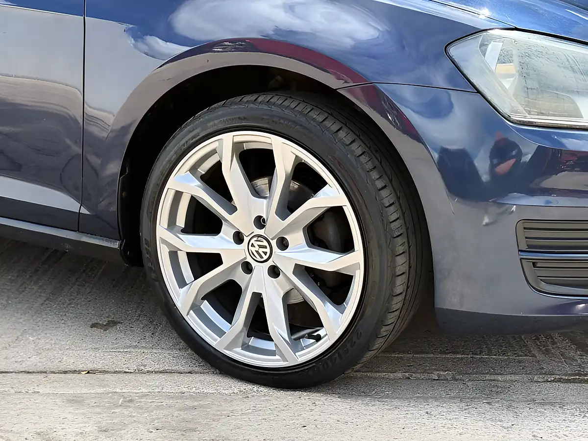 Used 2013 Volkswagen Golf S Bluemotion Technology Night Blue - Interior and Exterior details 4