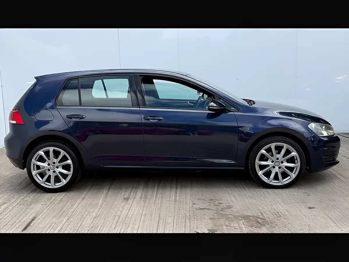 Used 2013 Volkswagen Golf S Bluemotion Technology Night Blue - Interior and Exterior details 5
