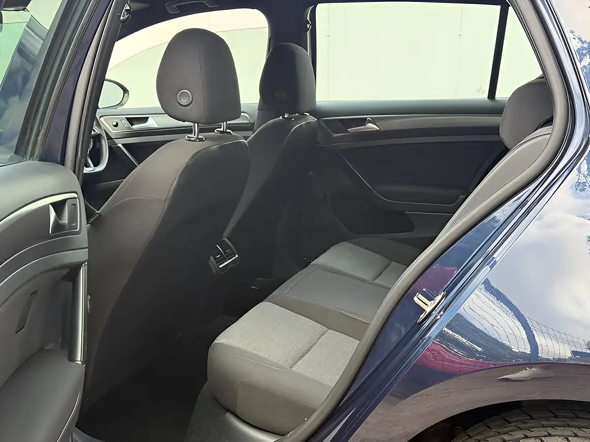 Used 2013 Volkswagen Golf S Bluemotion Technology Night Blue - Interior and Exterior details 7