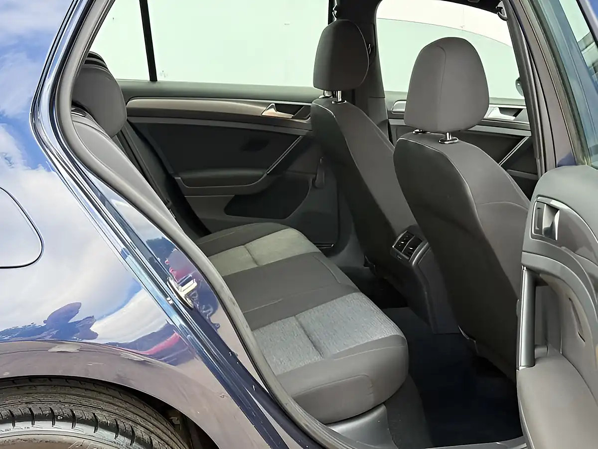 Used 2013 Volkswagen Golf S Bluemotion Technology Night Blue - Interior and Exterior details 8