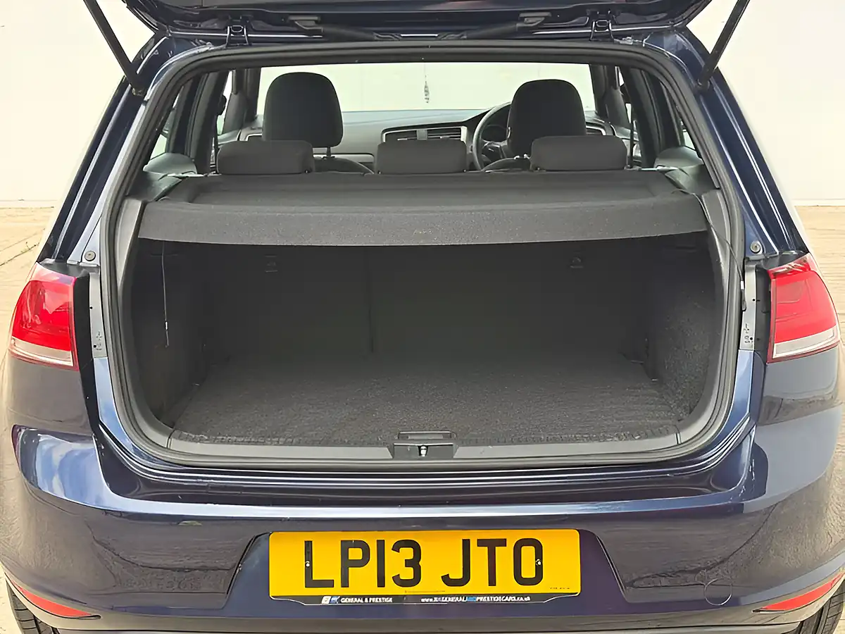Used 2013 Volkswagen Golf S Bluemotion Technology Night Blue - Interior and Exterior details 9