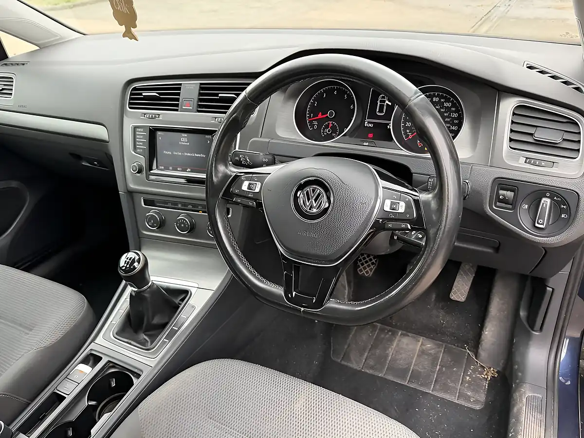Used 2013 Volkswagen Golf Se Blue - Interior and Exterior details 10